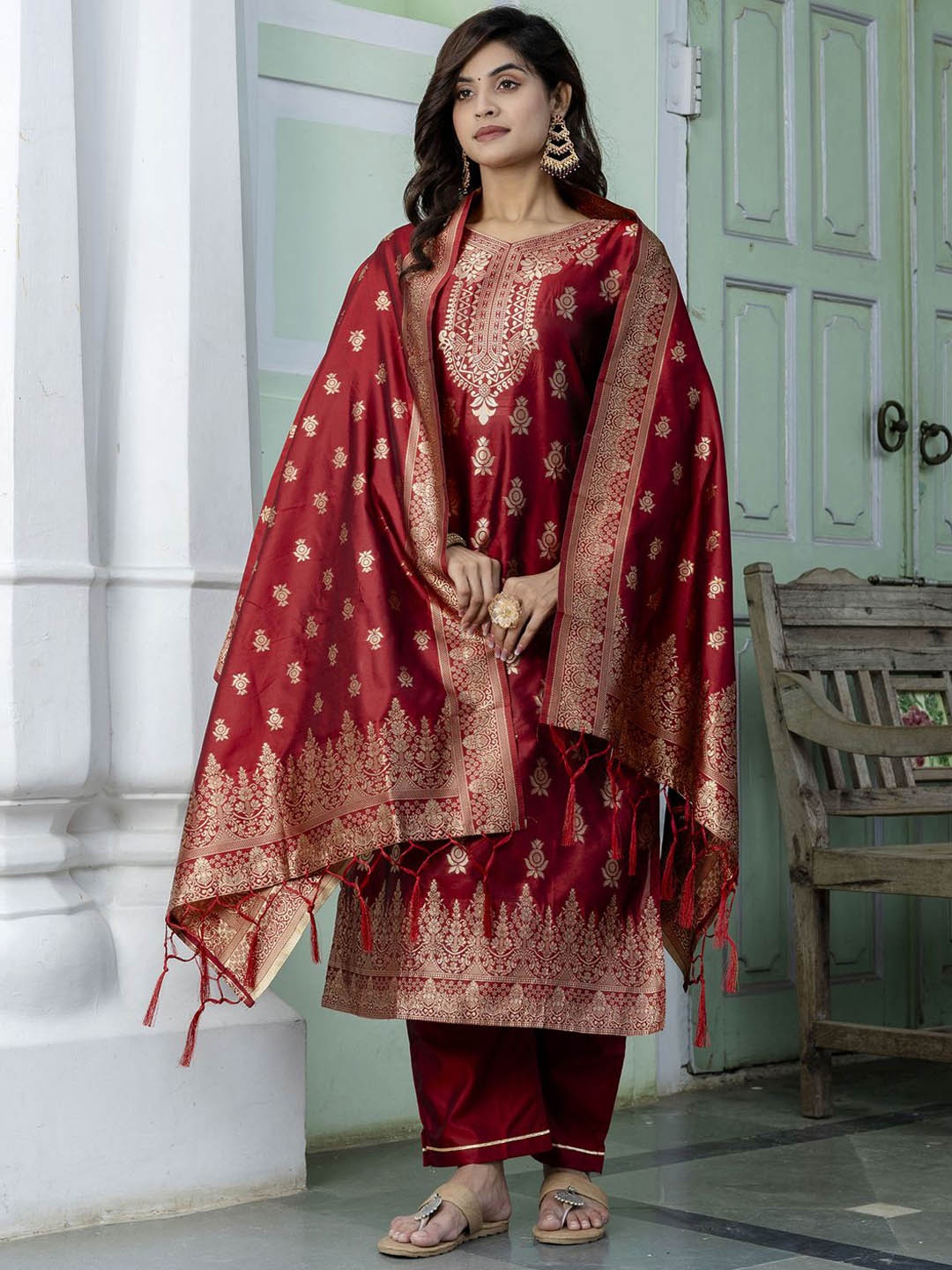 

VredeVogel Floral Printed Woven Design Straight Kurta With Trousers & Dupatta, Maroon