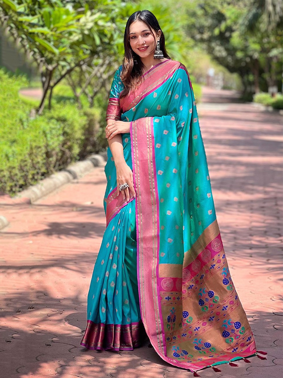 

SGF11 Woven Design Zari Kanjeevaram Saree, Blue