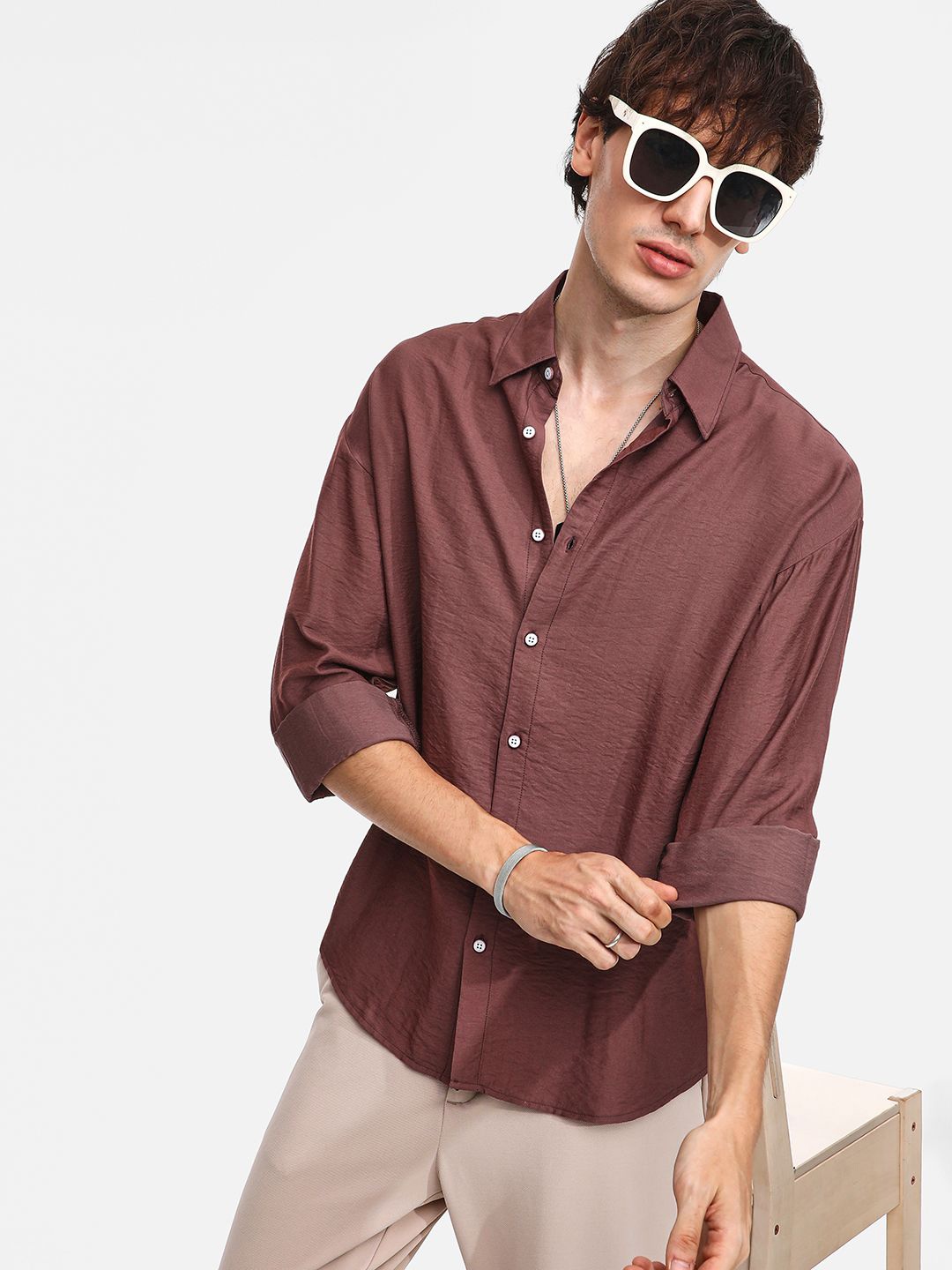 

Campus Sutra Men Comfort Spread Collar Solid Oversized Casual Shirt, Brown