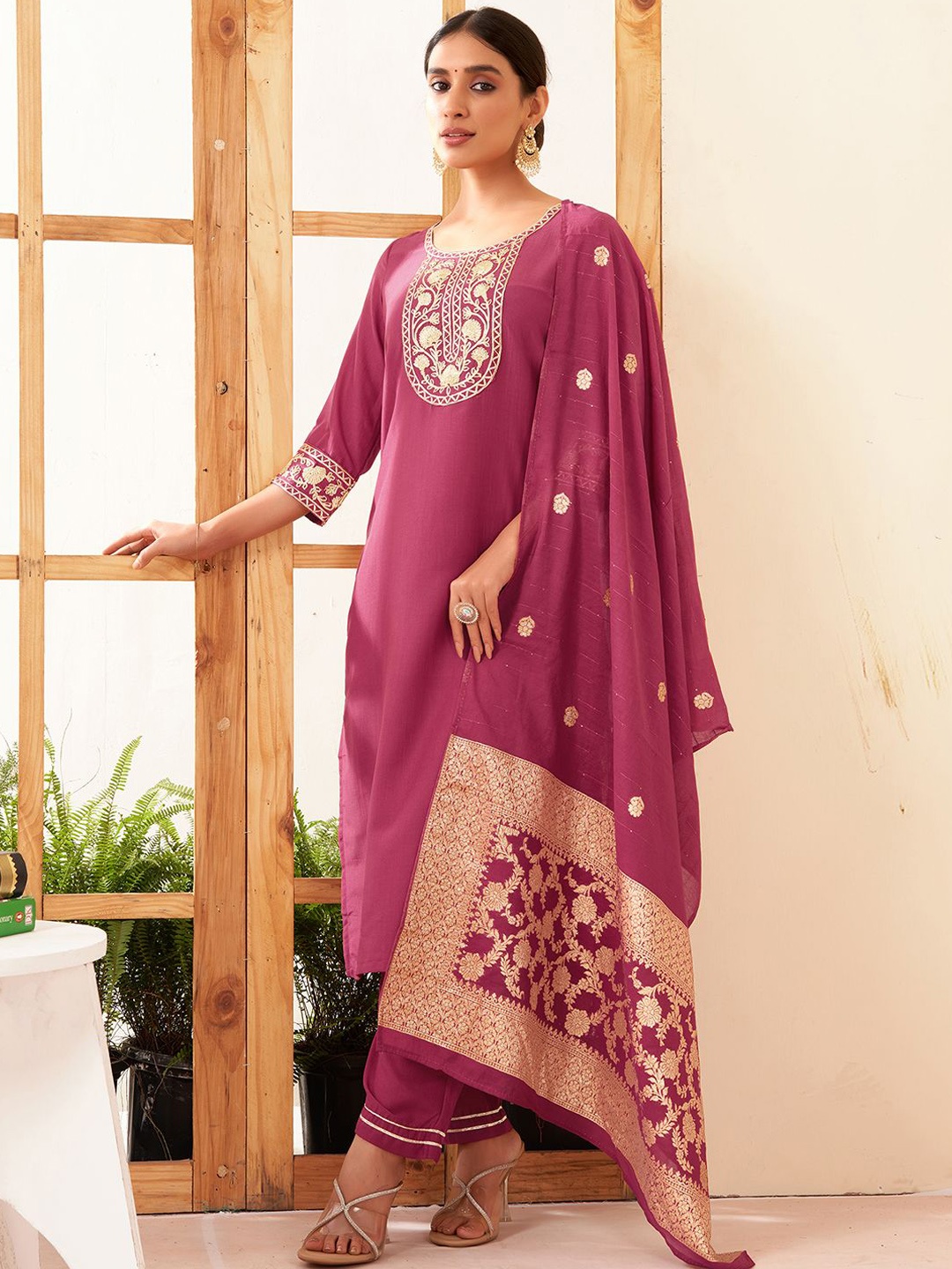 

SKYLEE Floral Yoke Design Gotta Patti Straight Kurta With Trousers & Dupatta, Pink
