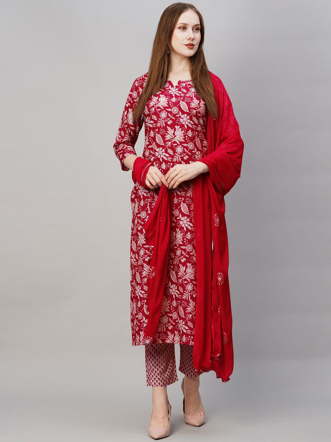 

GoSriKi Floral Printed Regular Kurta With Trousers & Dupatta, Red