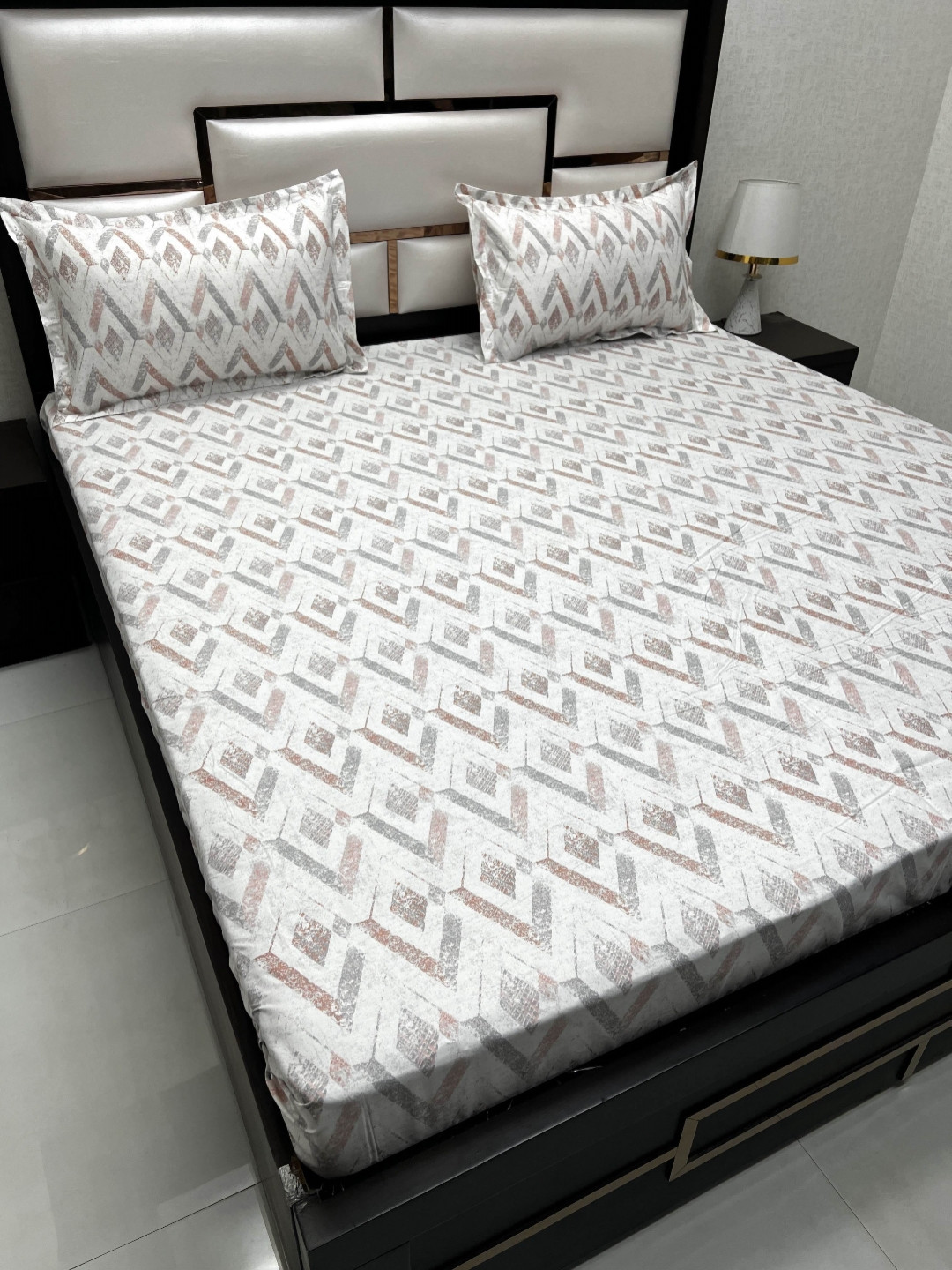 

Pure Decor Royal Passion White & Grey Geometric 300 TC Queen Bedsheet With 2 Pillow Covers