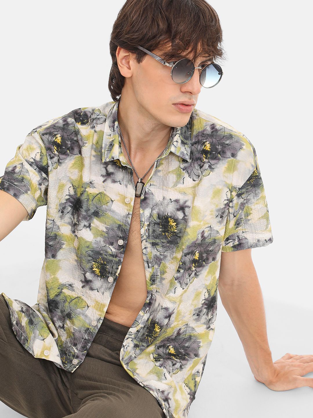 

Campus Sutra Men Comfort Spread Collar Floral Printed Casual Shirt, White