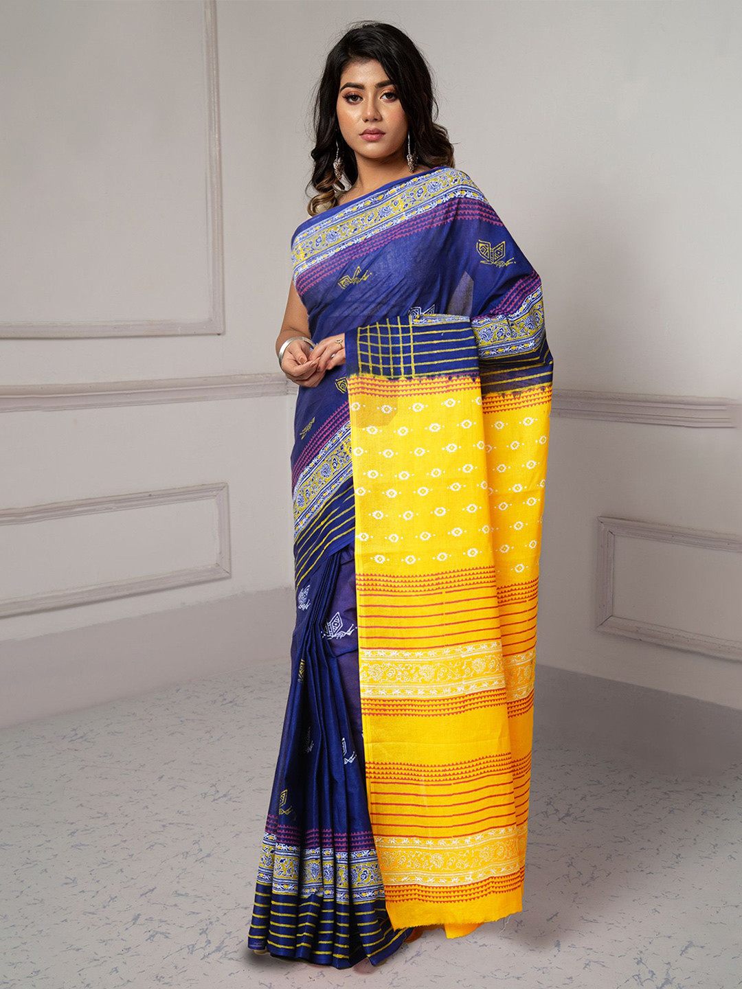 

Unnati Silks Ethnic Motifs Pure Cotton Handloom Block Printed Saree, Navy blue