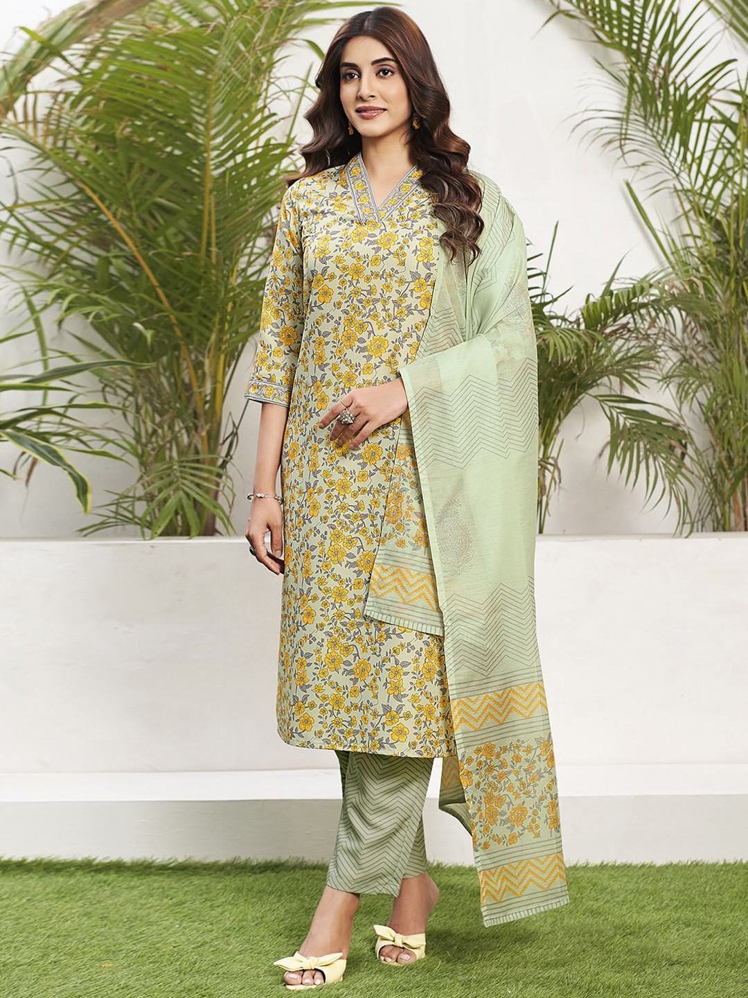 

SKYLEE Floral Printed V-Neck Straight Kurta With Trousers & Dupatta, Green
