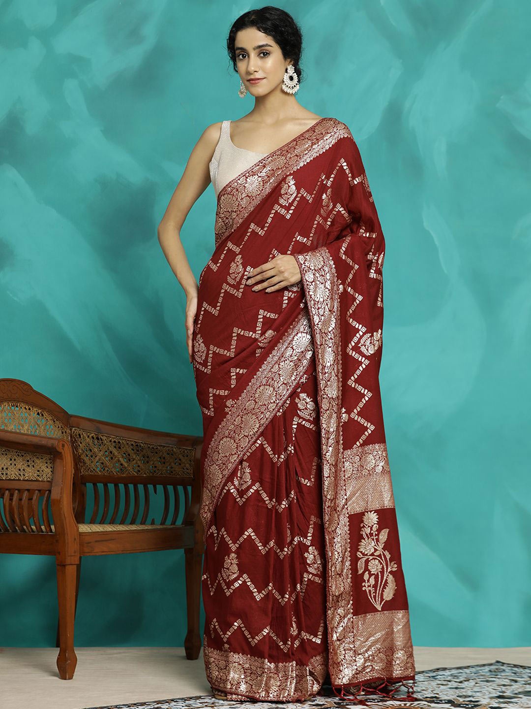 

Jaipur Kurti Heavy Banarasi Zari Woven Silk Blend Saree, Maroon
