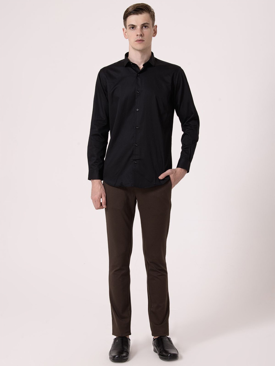 

Albion By CnM Men Spread Collar Solid Casual Shirt, Black