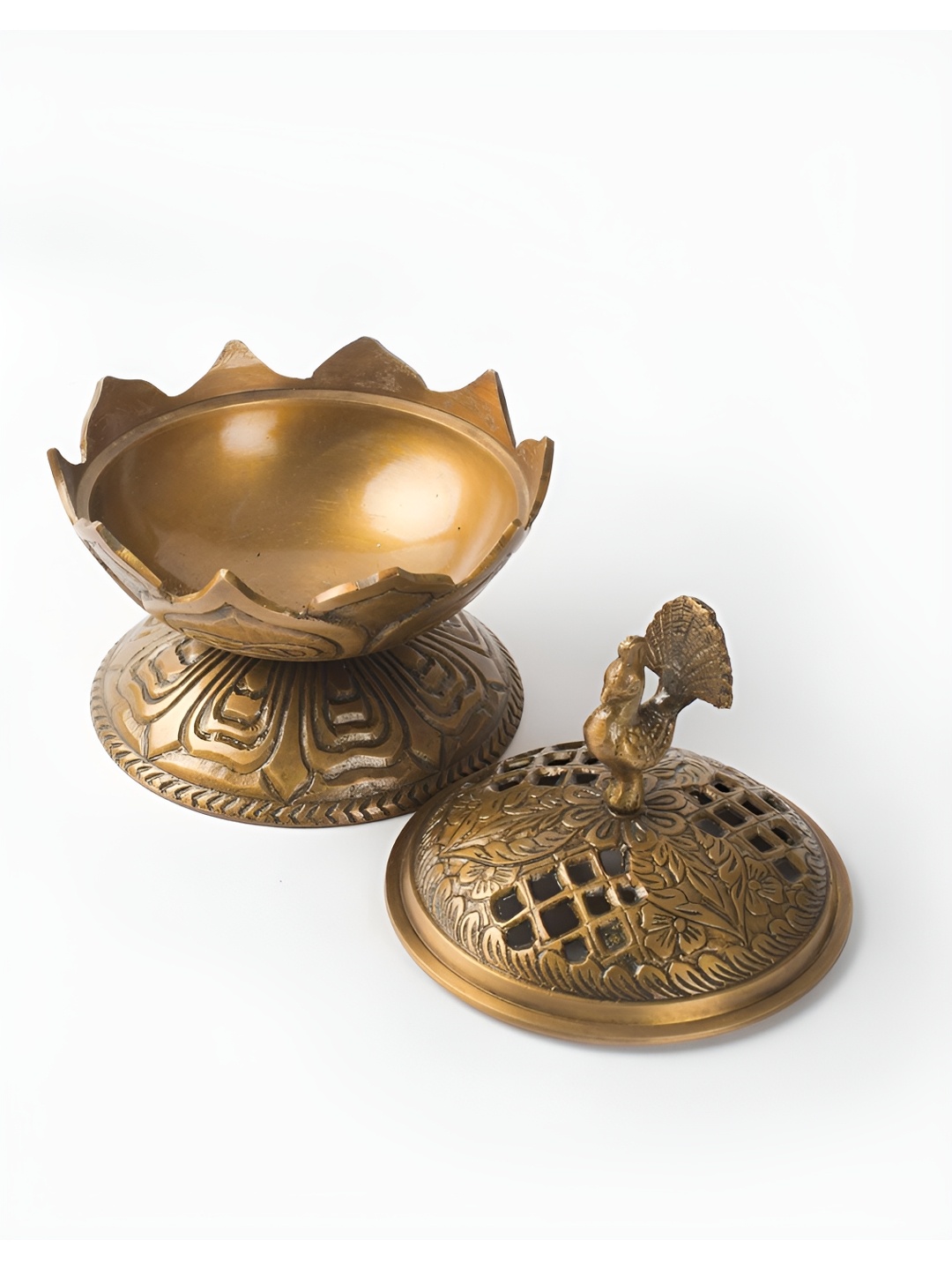 

Fabindia Mehnoor Golds-Toned Textured Metal Dhoop Dani, Gold