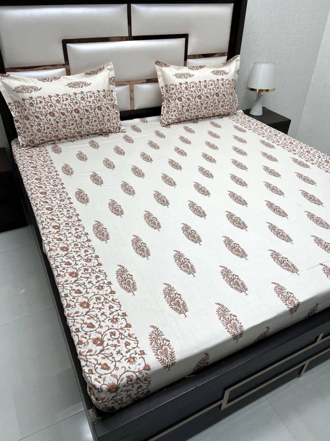 

Pure Decor Royal Passion Cream-Colour Ethnic 300TC Cotton Queen Bedsheet & 2 Pillow Covers