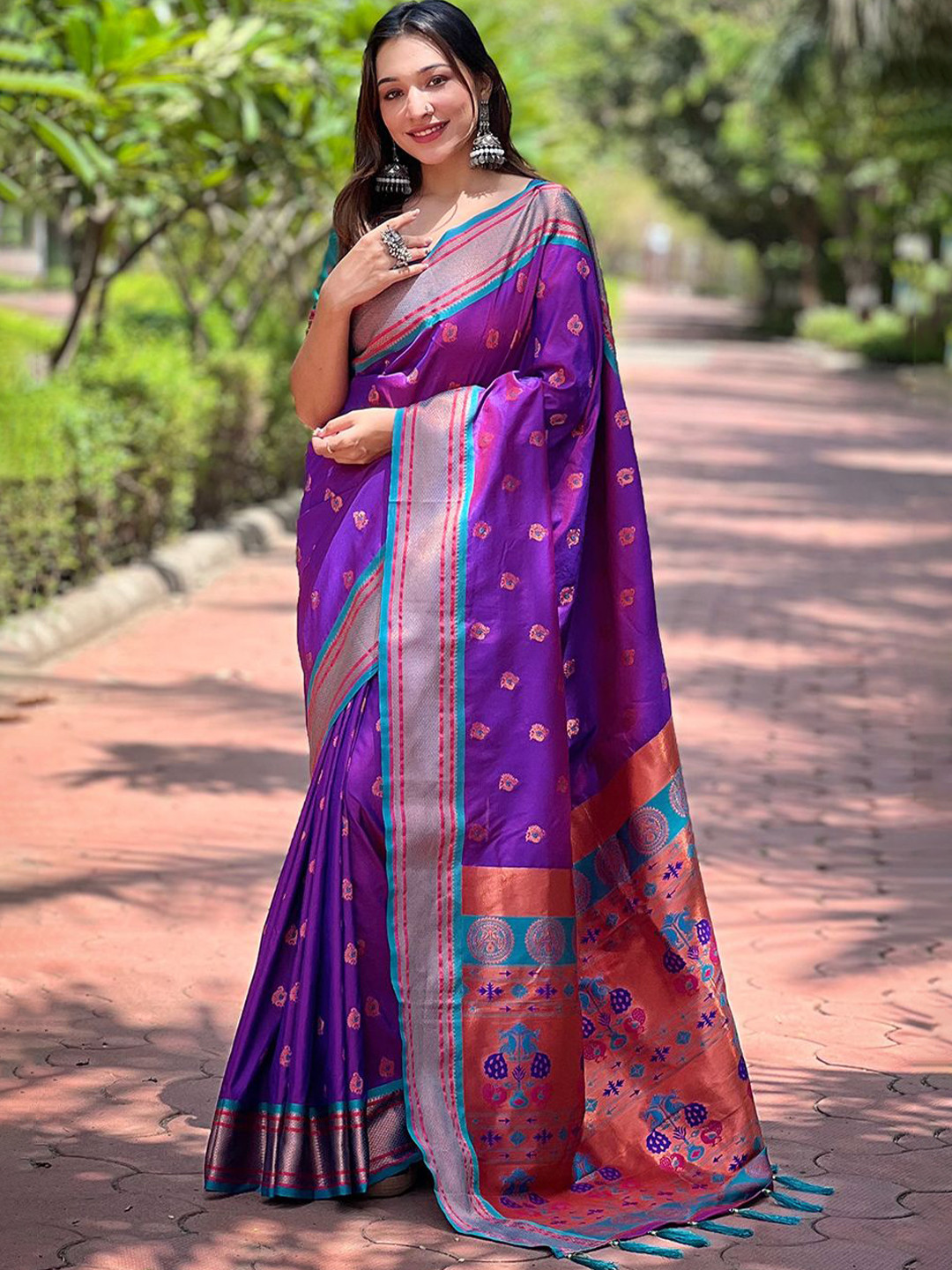 

SGF11 Woven Design Zari Kanjeevaram Saree, Purple