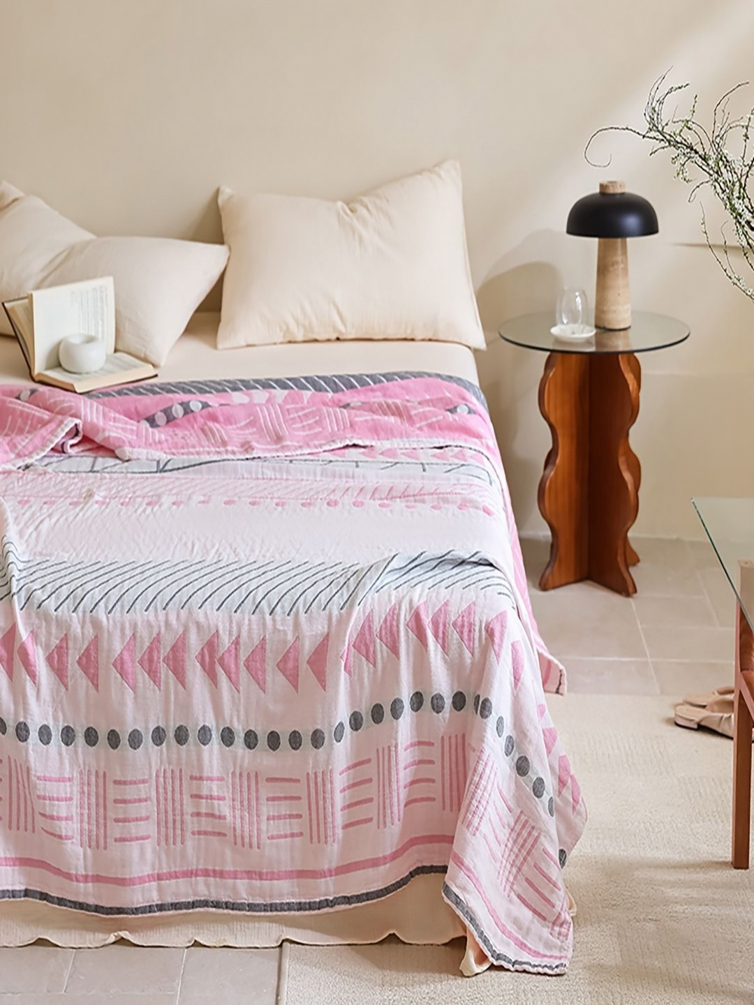 

JC HOME Pink & White Geometric AC Room 300 GSM Cotton Double Bed Quilt