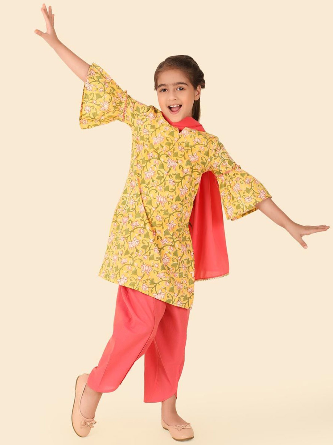 

Fabindia Girls Floral Printed Pure Cotton Straight Kurta With Trousers & Dupatta, Yellow