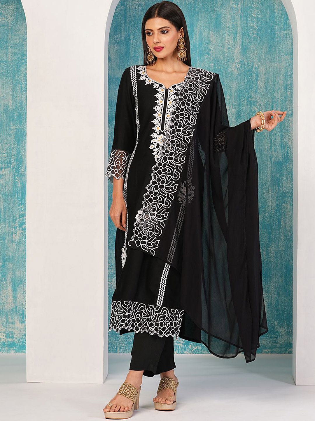 

GoSriKi Floral Embroidered Straight Kurta With Trousers & Dupatta, Black