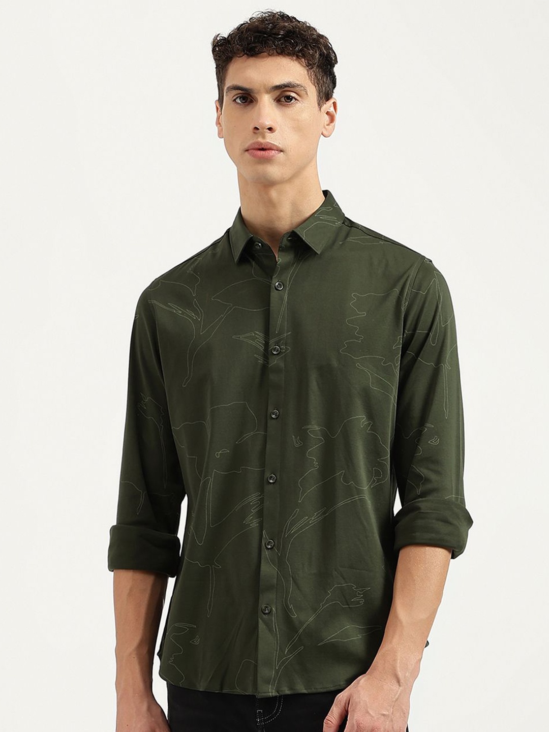 

United Colors of Benetton Men Classic Slim Fit Opaque Cotton Abstract Printed Casual Shirt, Olive