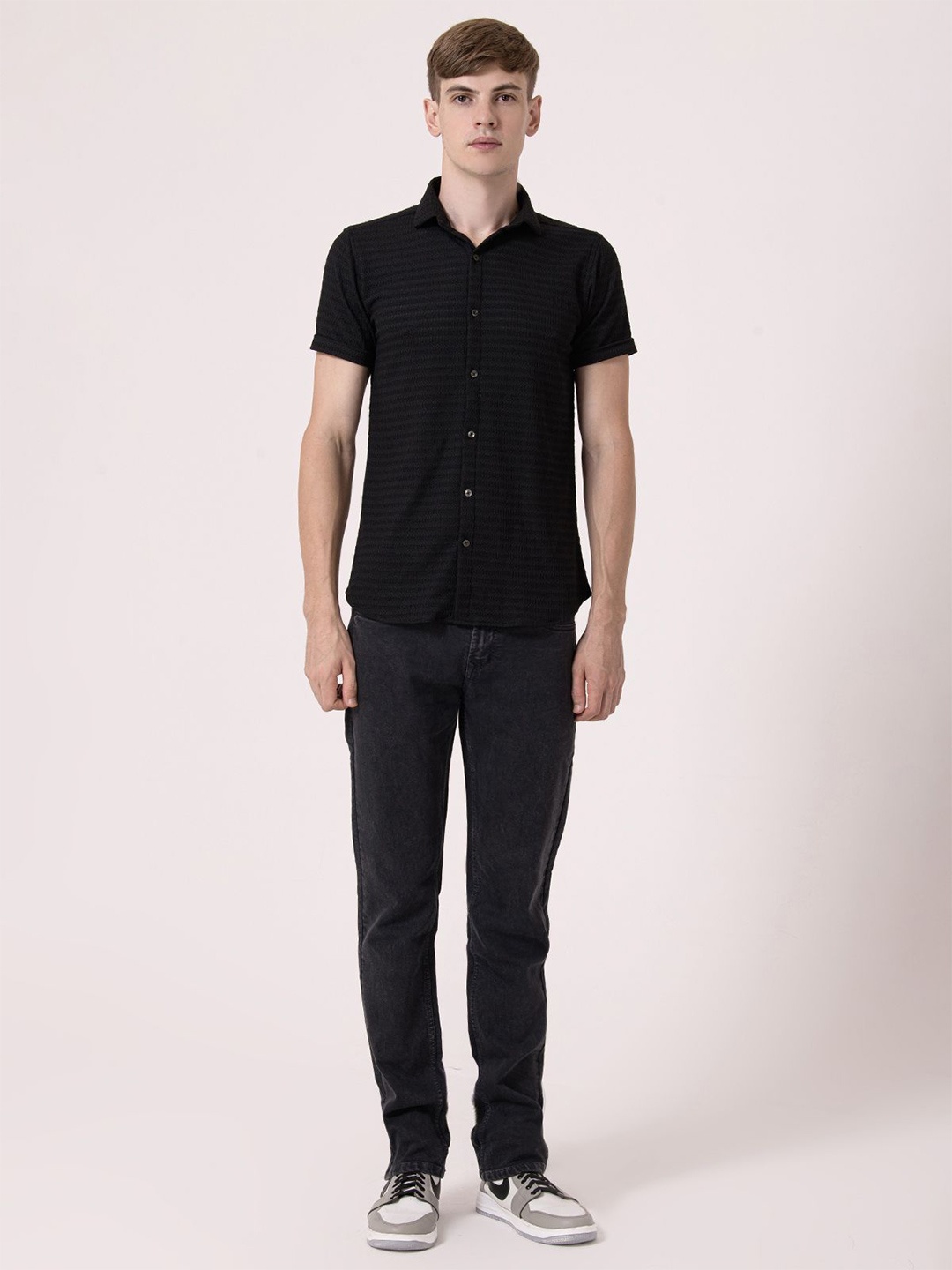 

Albion By CnM Men Spread Collar Solid Casual Shirt, Black