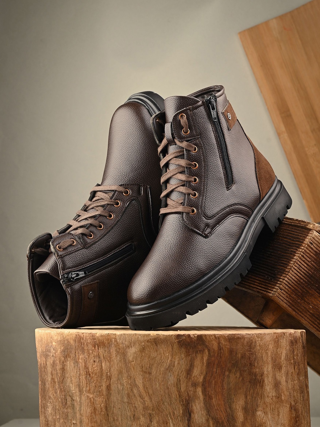 

AfroJack Men Textured Block-Heeled Boots, Brown