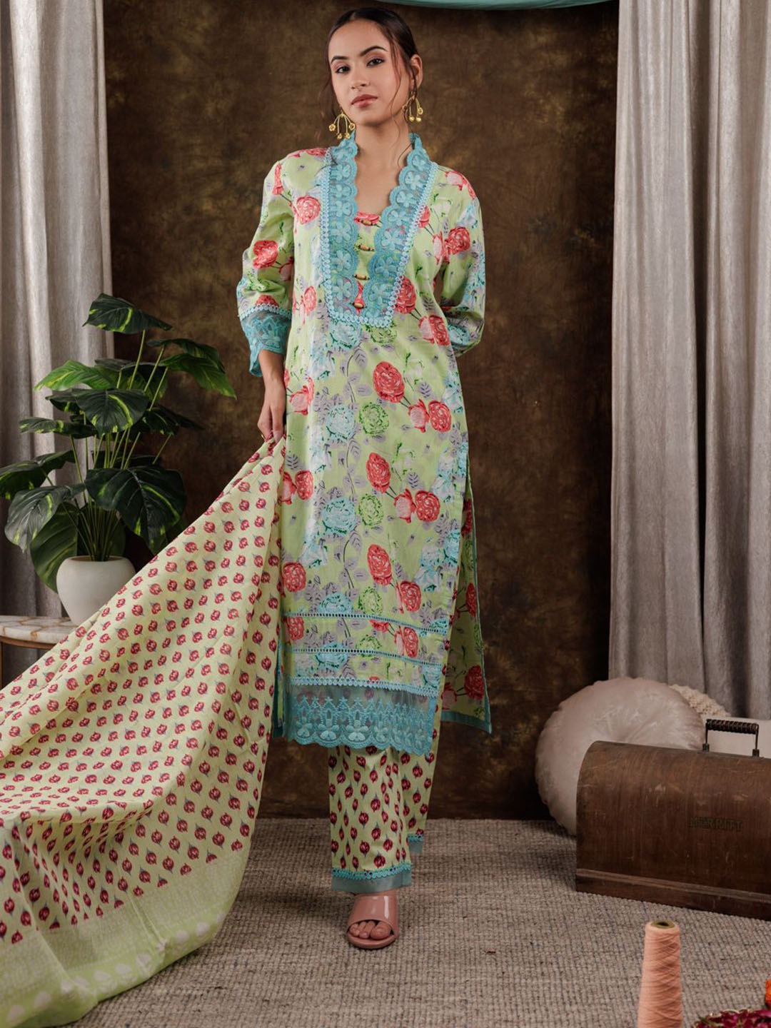 

Yufta Floral Printed Regular Pure Cotton Kurta & Trousers With Dupatta, Green