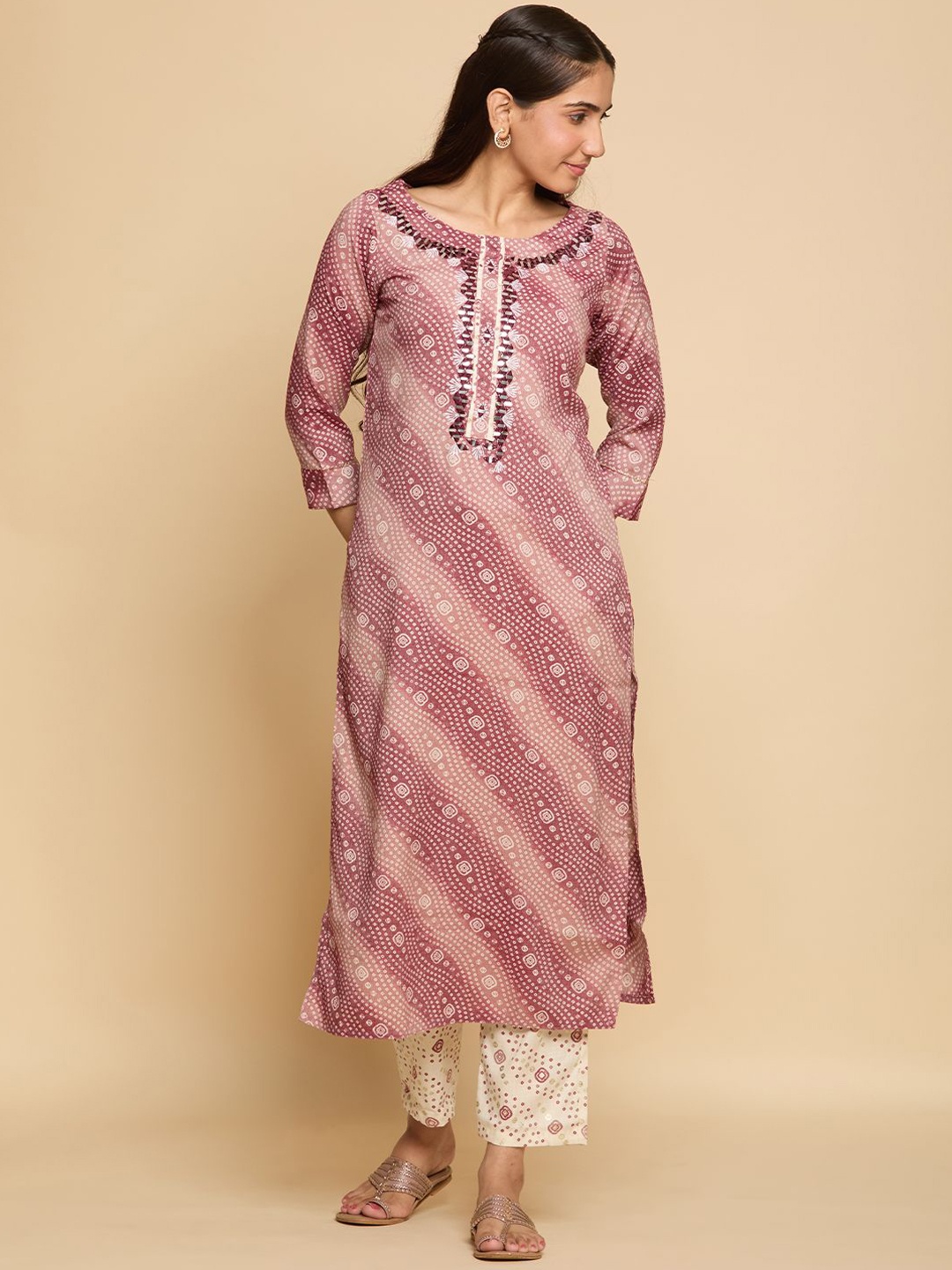

Chandbaali Bandhani Printed Mirror Work Straight Kurta with Trousers, Mauve