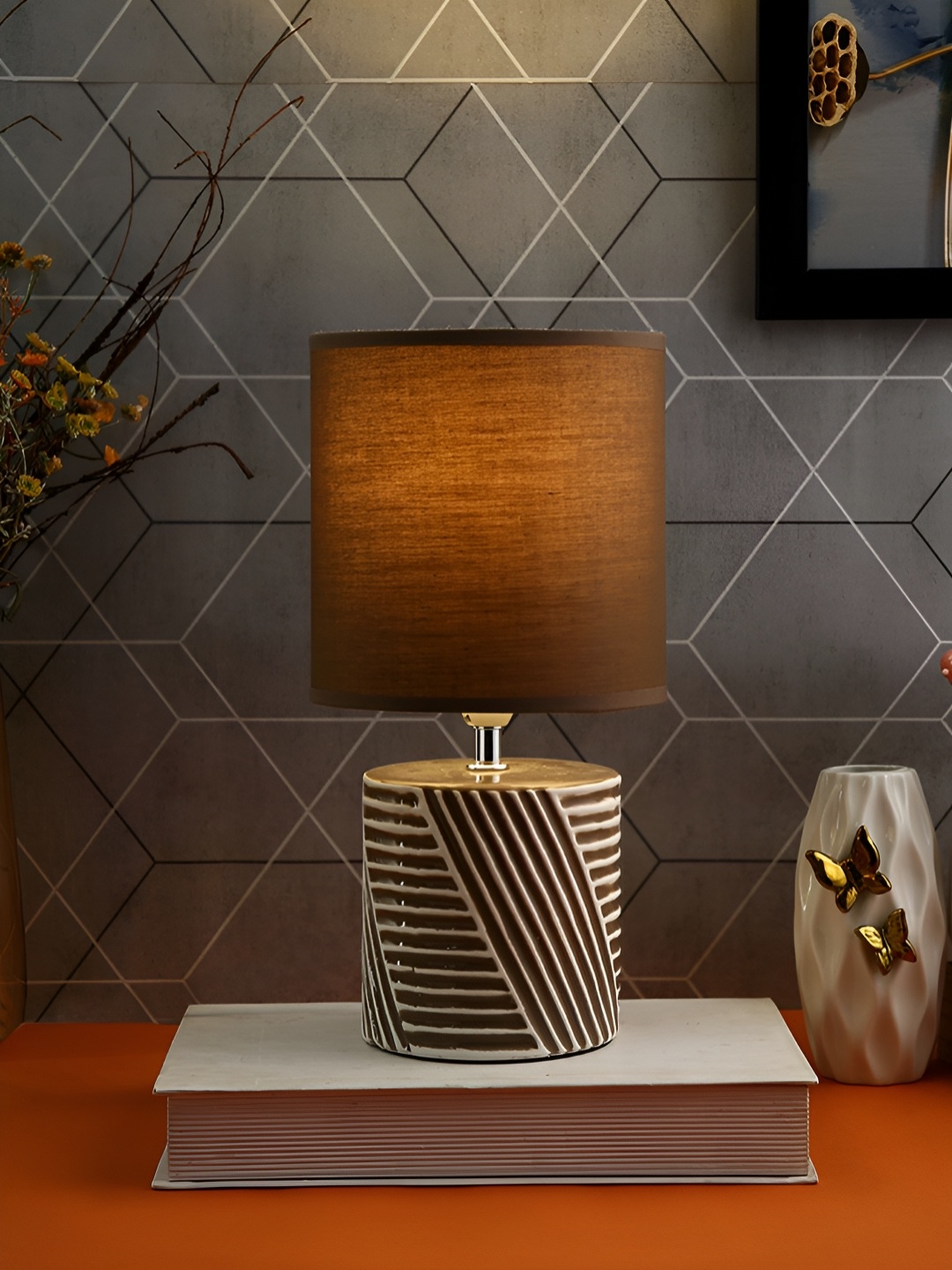 

TAYHAA Brown Ceramic Quirky Cylindrical Shaped Table Lamp