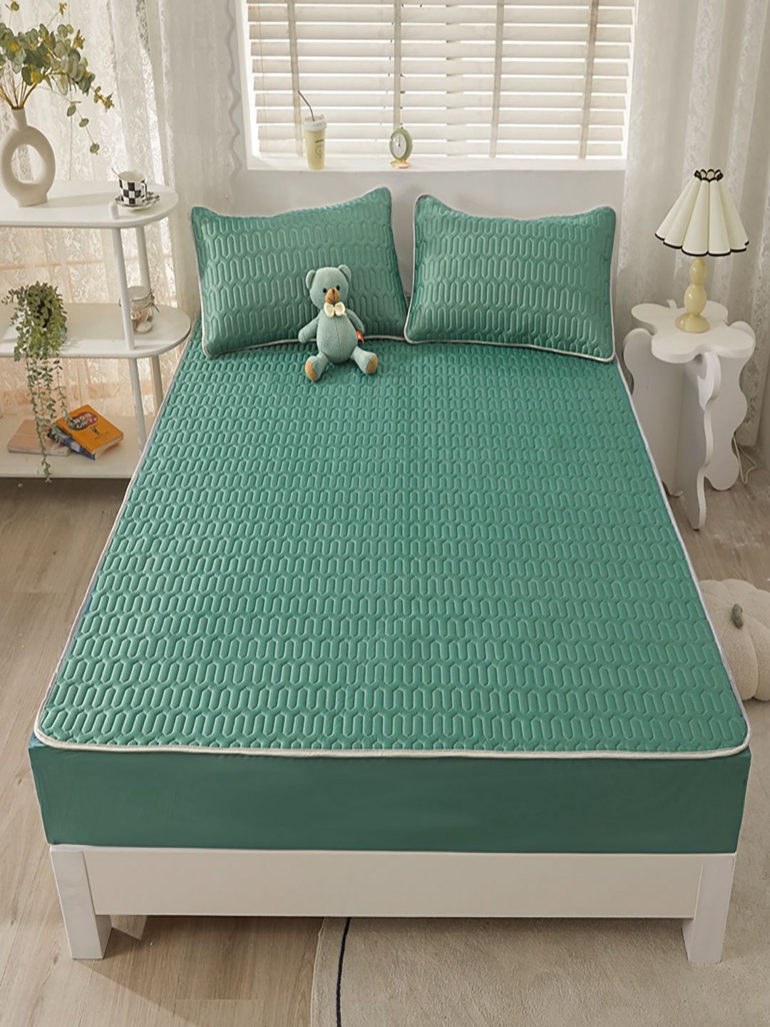 

JC HOME Green Geometric Quilted 160 TC King Fitted Bedsheet With 2 Pillow Covers