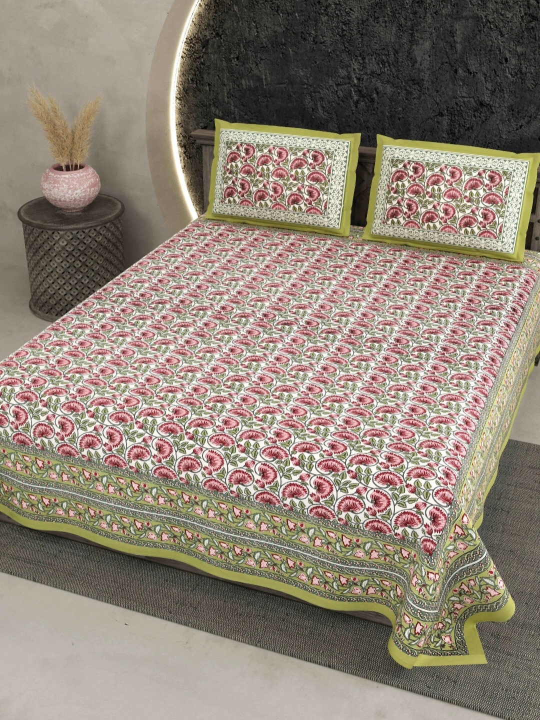 

LIVING ROOTS White & Pink Floral Cotton 210 TC King Bedsheet with 2 Pillow Covers