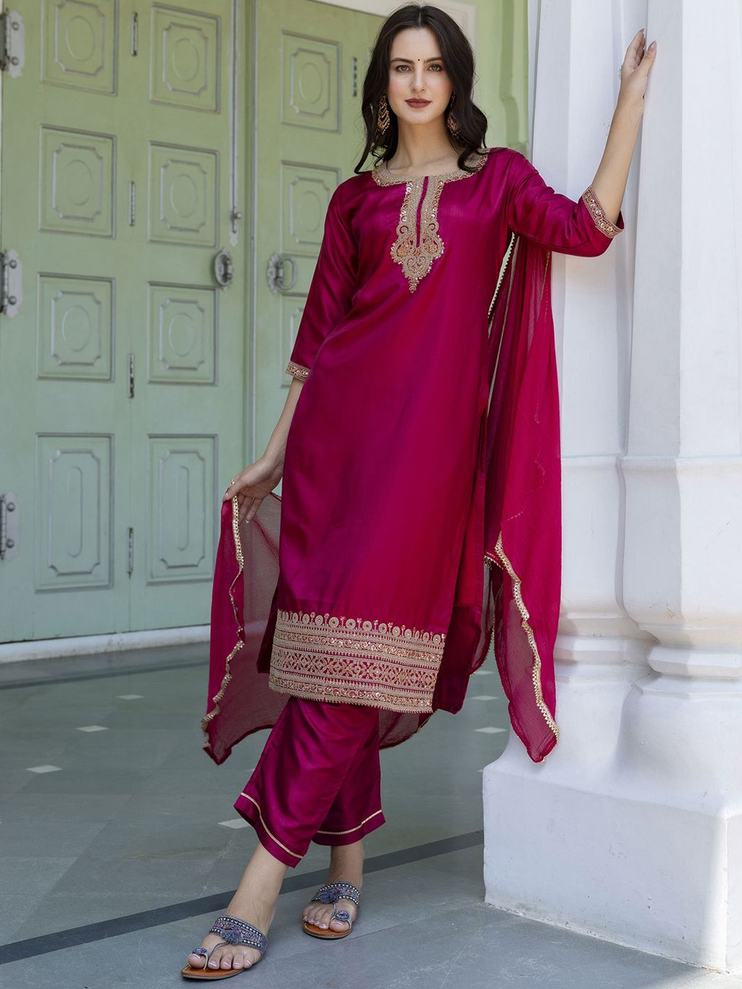 

VredeVogel Floral Embroidered Straight Kurta & Trousers With Dupatta, Maroon