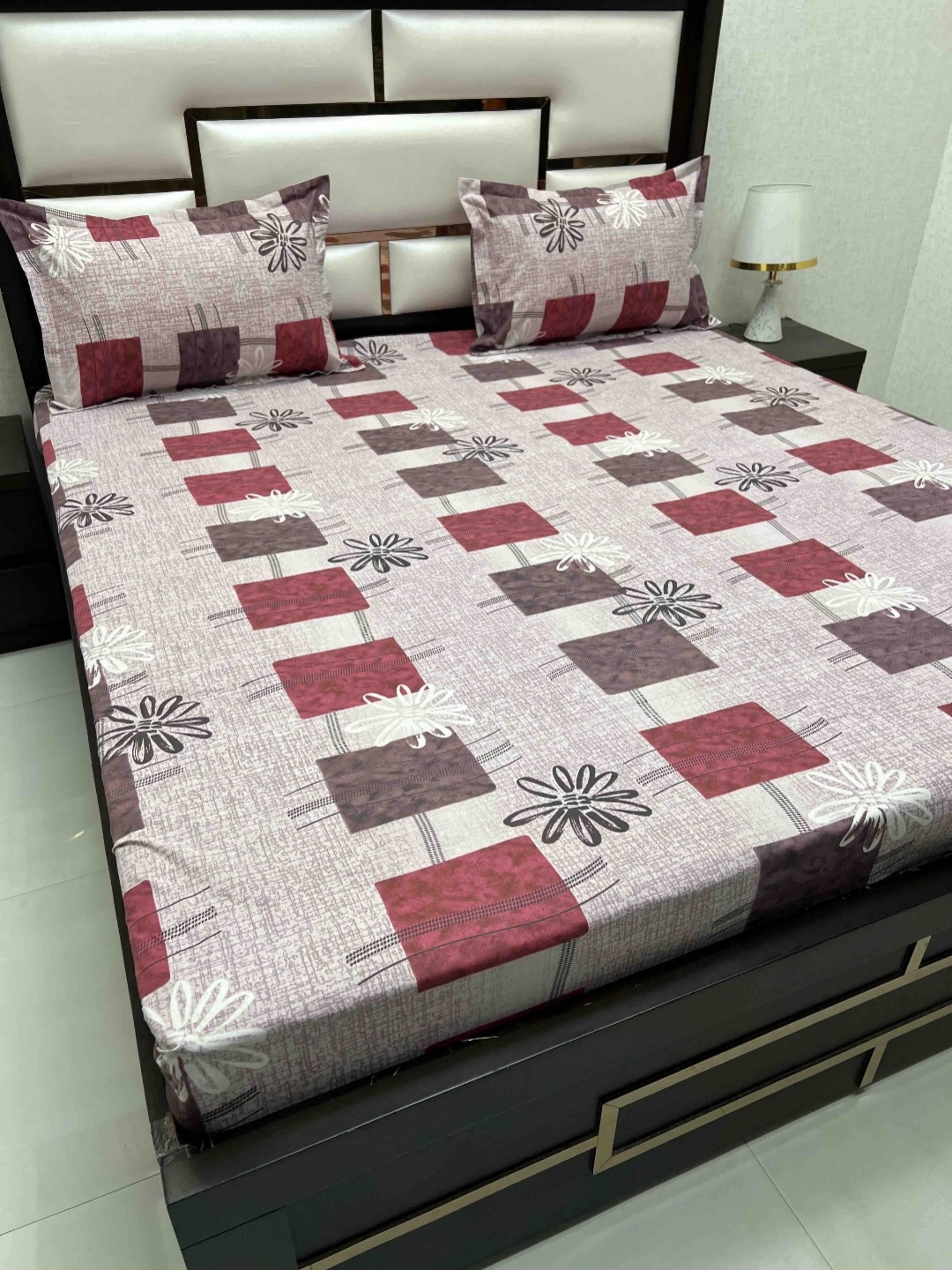 

Pure Decor Passion Purple Floral Pure Cotton 240 TC Queen Bedsheet & 2 Pillow Covers