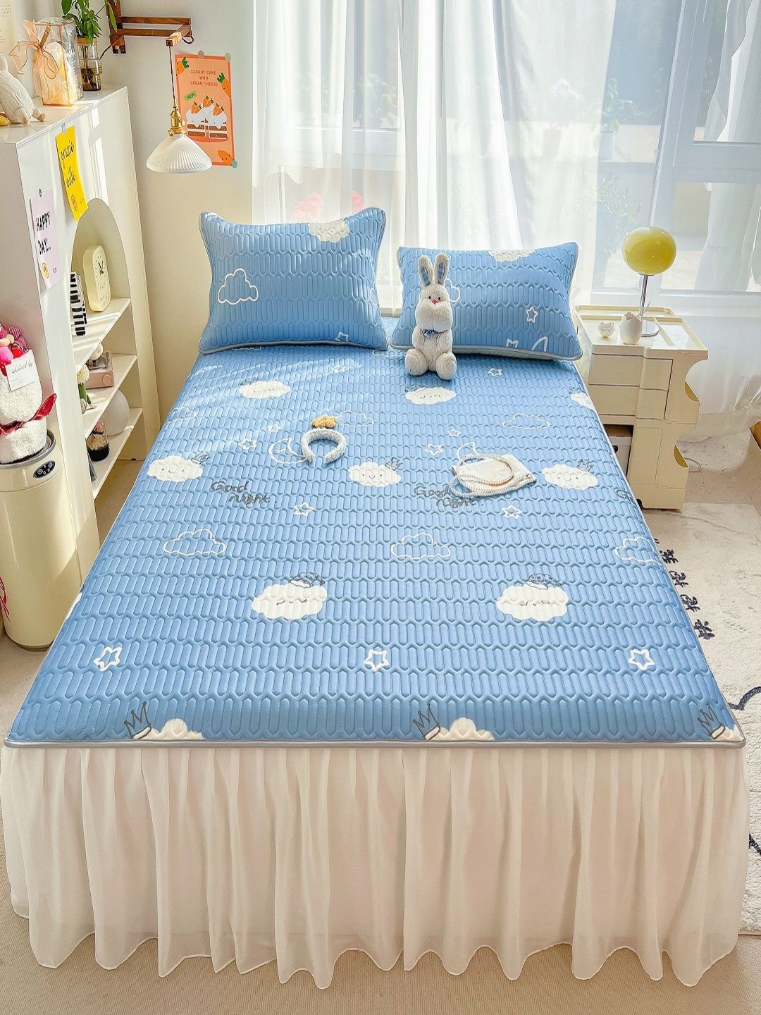 

JC HOME Blue & White Graphic 160 TC Queen Bedsheet With 2 Pillow Covers