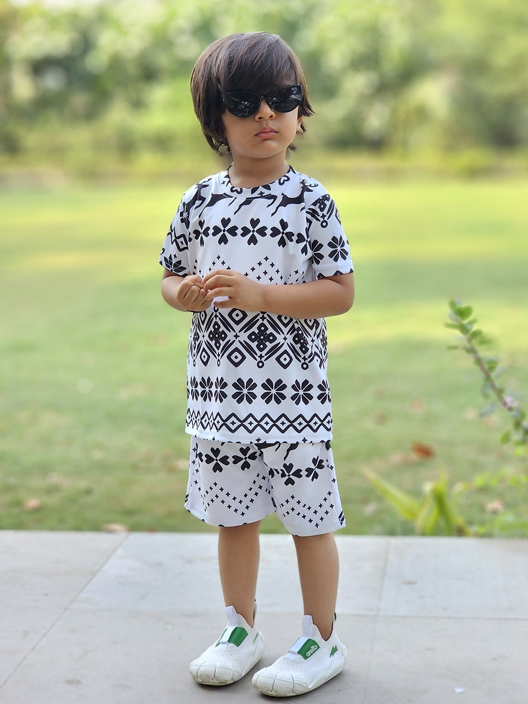

Emblica Boys Floral Printed Round Neck T-shirt with Shorts, Black