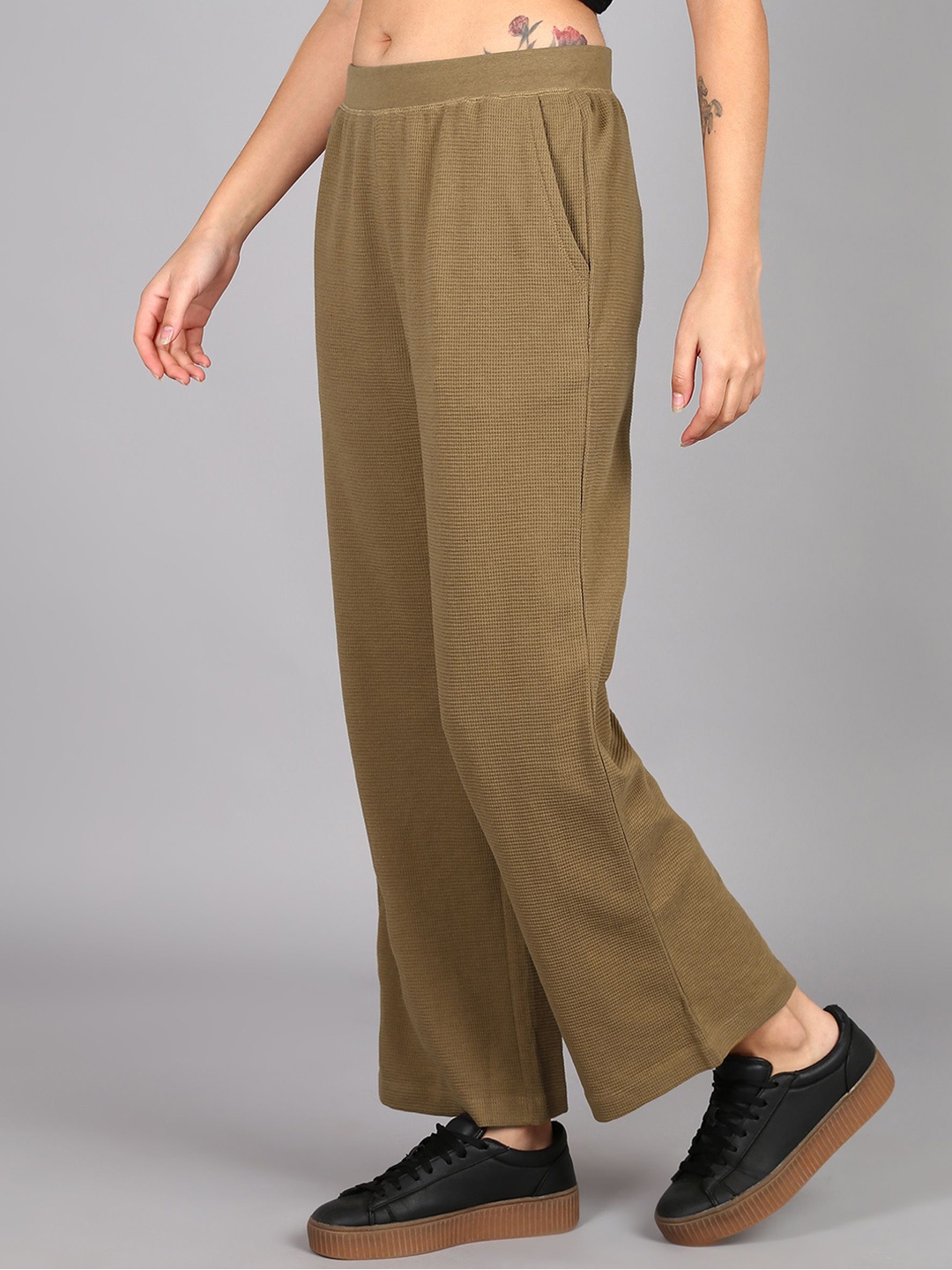 

Alan Jones Women Relaxed-Fit Mid Rise Track Pant, Tan