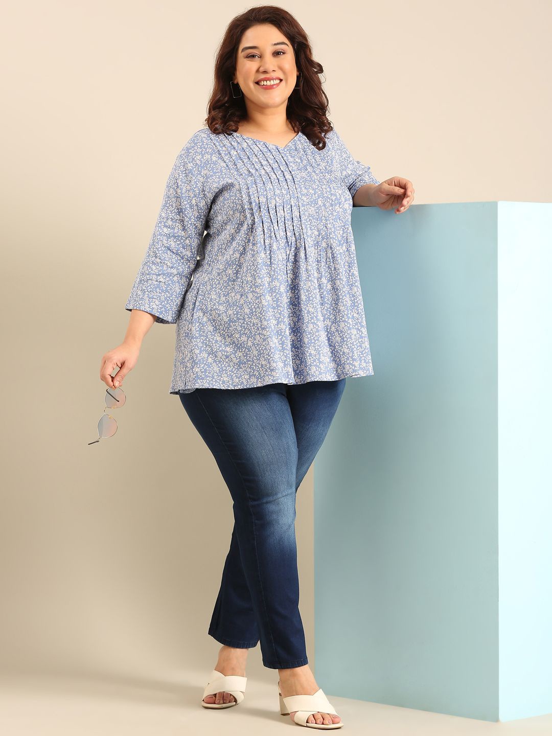 

The Pink Moon Women Floral Printed Round Neck Plus Size Top, Blue