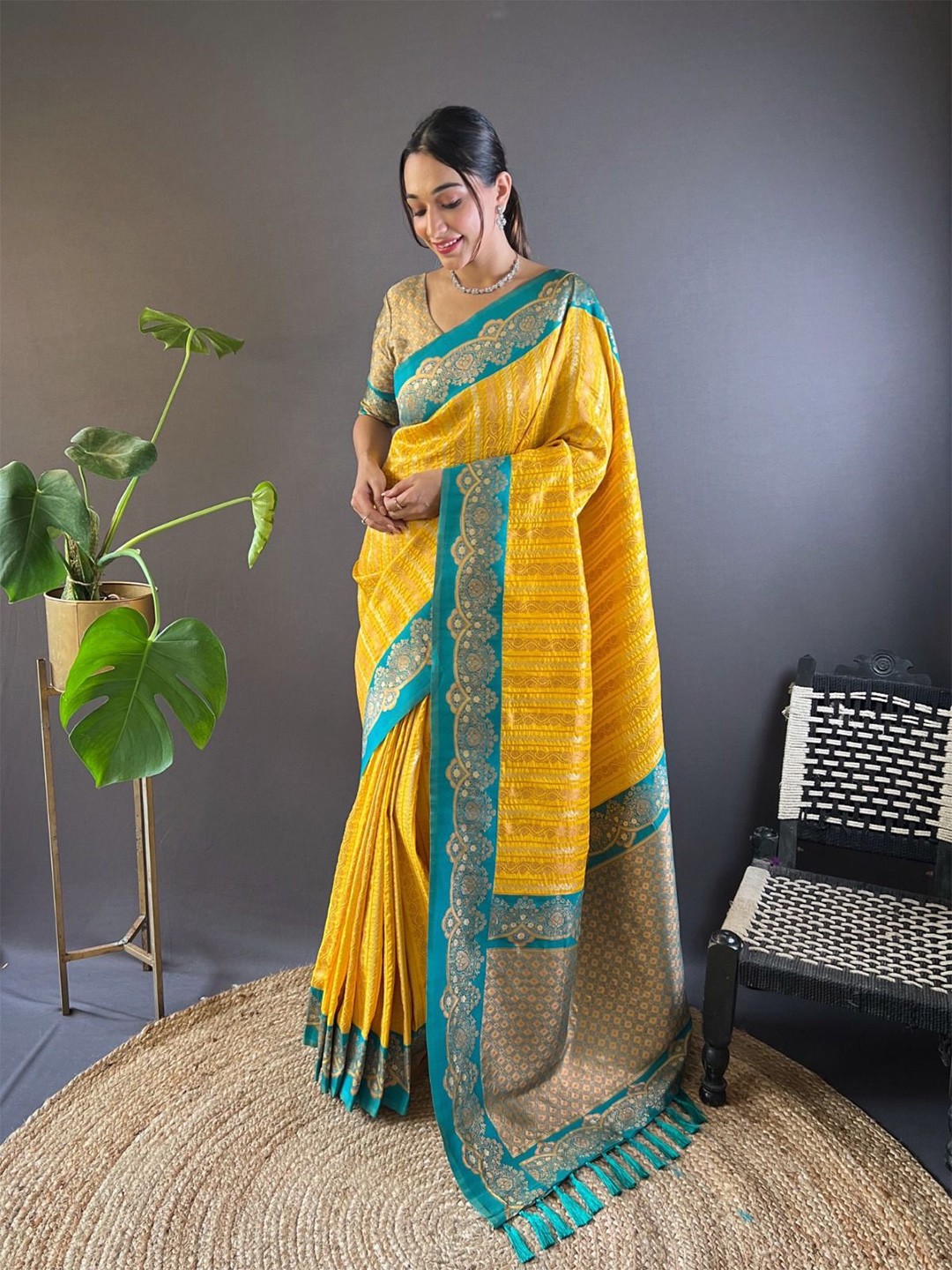 

SGF11 Woven Design Zari Kanjeevaram Saree, Yellow