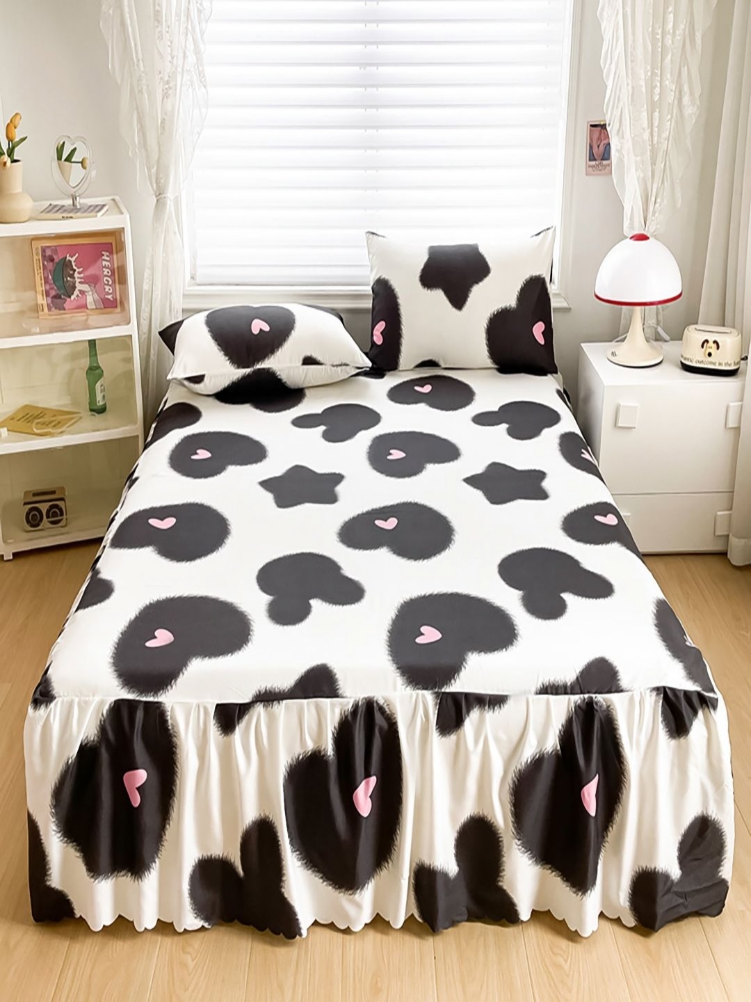 

JC HOME White & Black Conversational Printed 150 TC Queen Bedsheet With 2 Pillow Covers