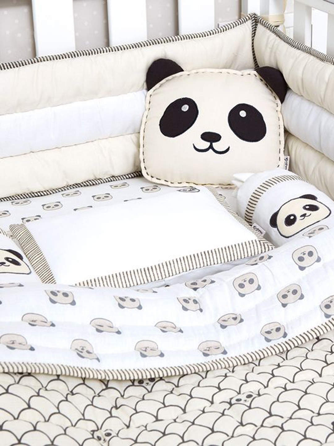 

Masilo Infants Black & White Peekaboo Panda Printed Organic Cotton Mini Cot Bedding Set