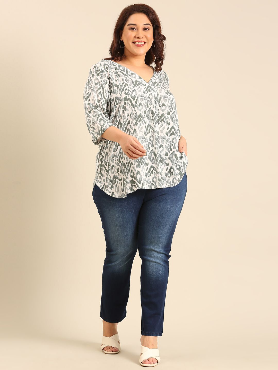 

The Pink Moon Women Abstract Printed V-Neck Plus Size Top, White