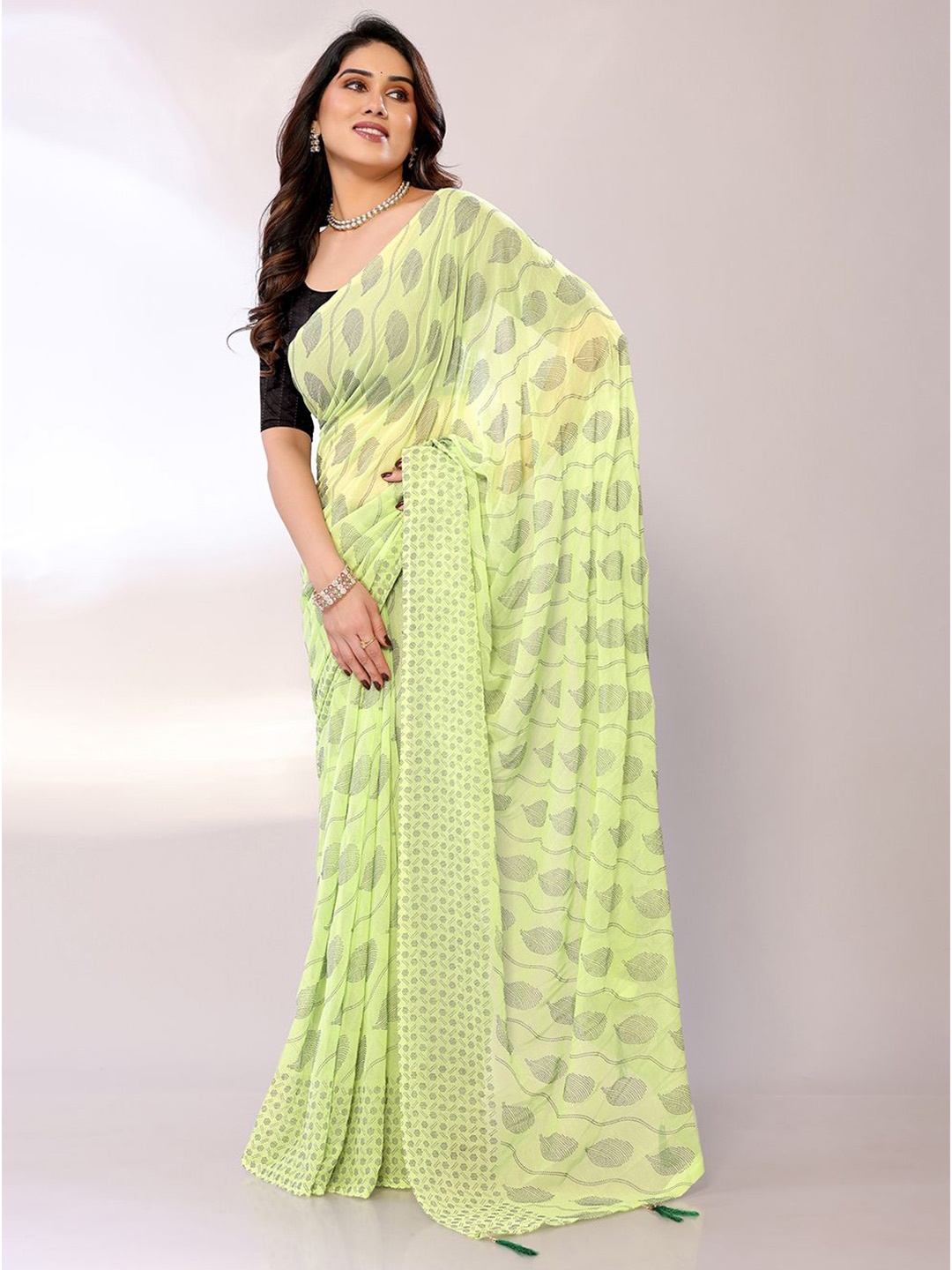 

FABMORA Ethnic Motifs Printed Mukaish Saree, Lime green