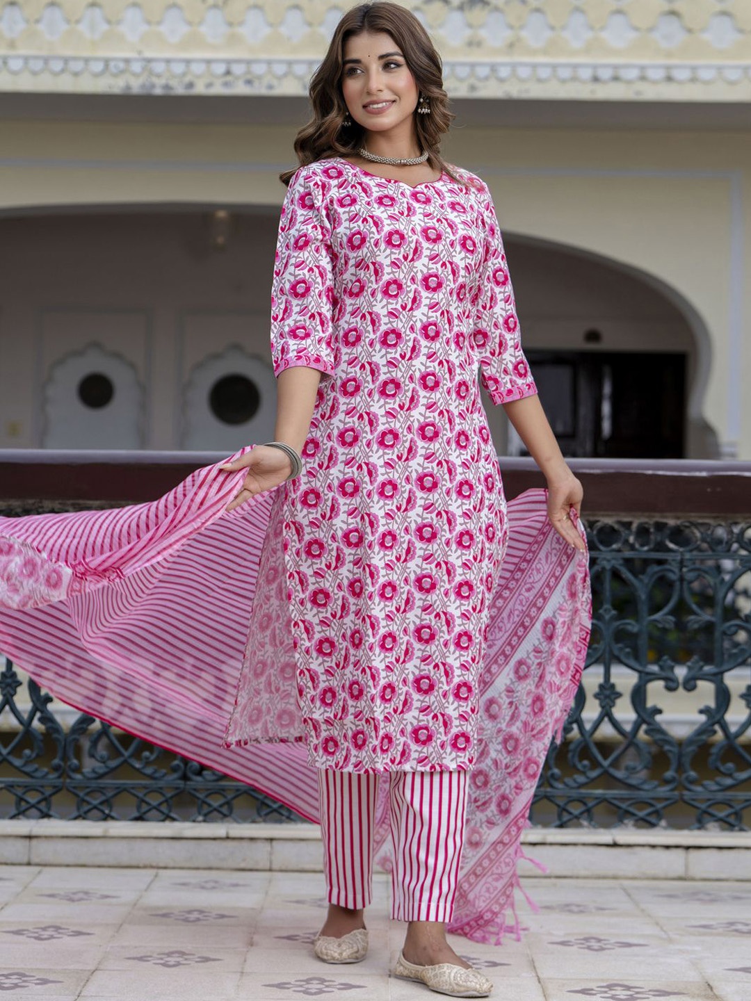 

VredeVogel Floral Printed Sweetheart Neck Straight Kurta With Trousers & Dupatta, Pink