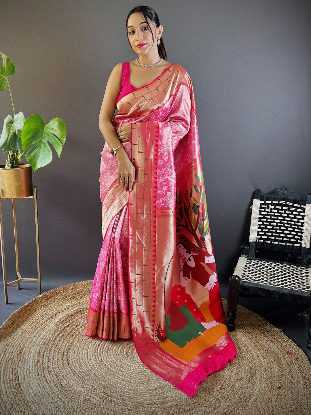 

HEER FASHION Ethnic Motifs Woven Design Zari Banarasi Saree, Peach