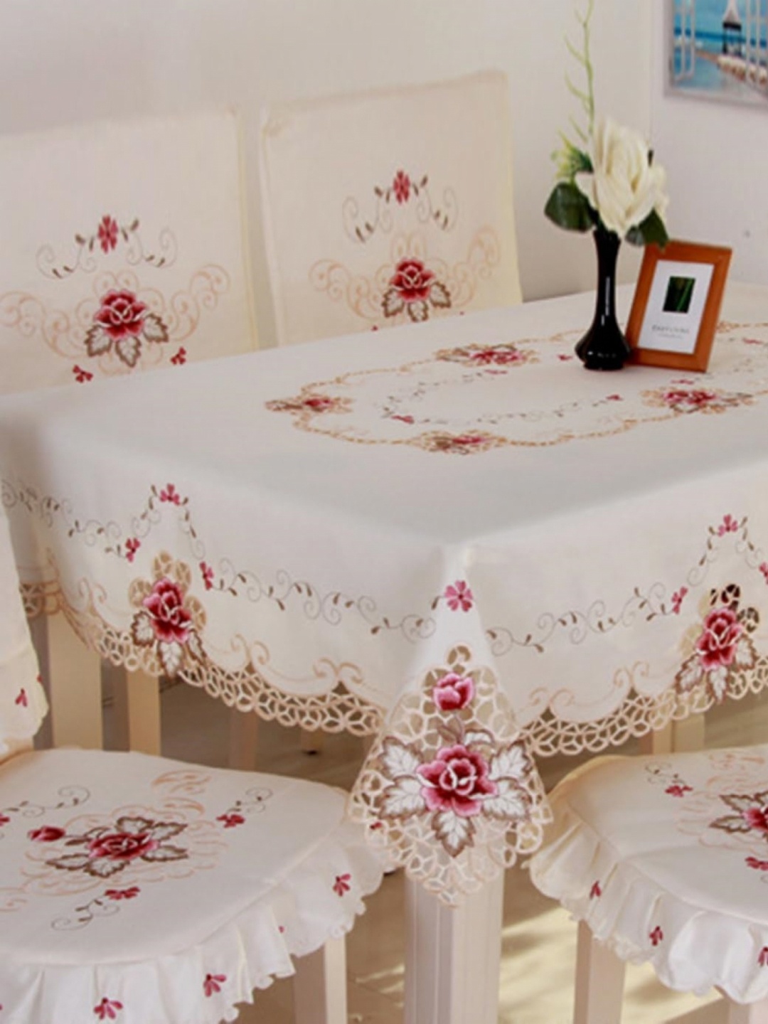 

TANLOOMS Cream-Coloured Floral 8-Seater Table Cover with Embroidered details