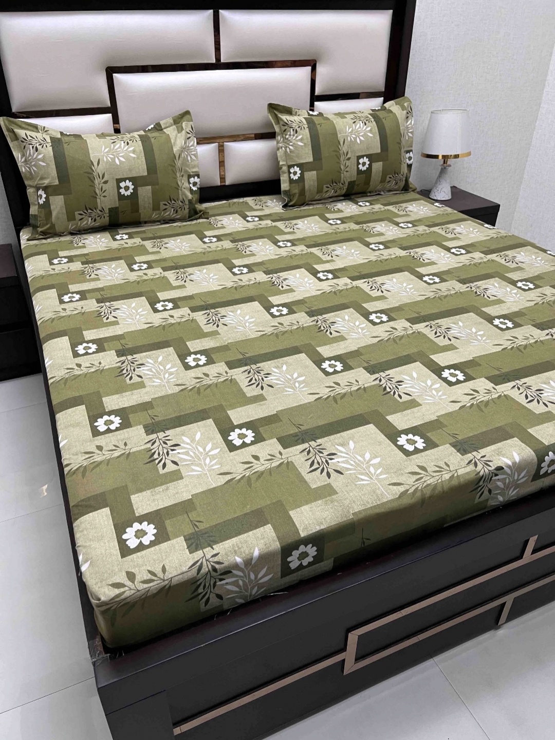 

Pure Decor Green Printed Pure Cotton 240 TC Cotton Queen Bedsheet with 2 Pillow Covers