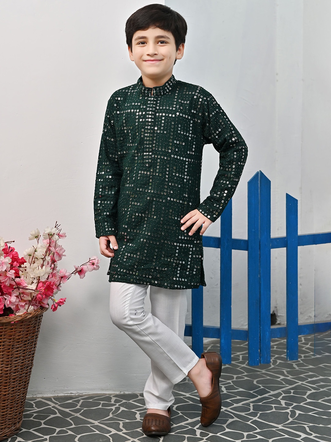 

BT DEZINES Boys Ethnic Motifs Embroidered Mirror Work Straight Kurta With Pyjamas, Green