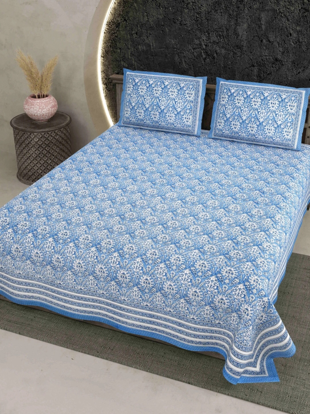 

LIVING ROOTS Blue & White Floral Cotton 210 TC King Bedsheet with 2 Pillow Covers