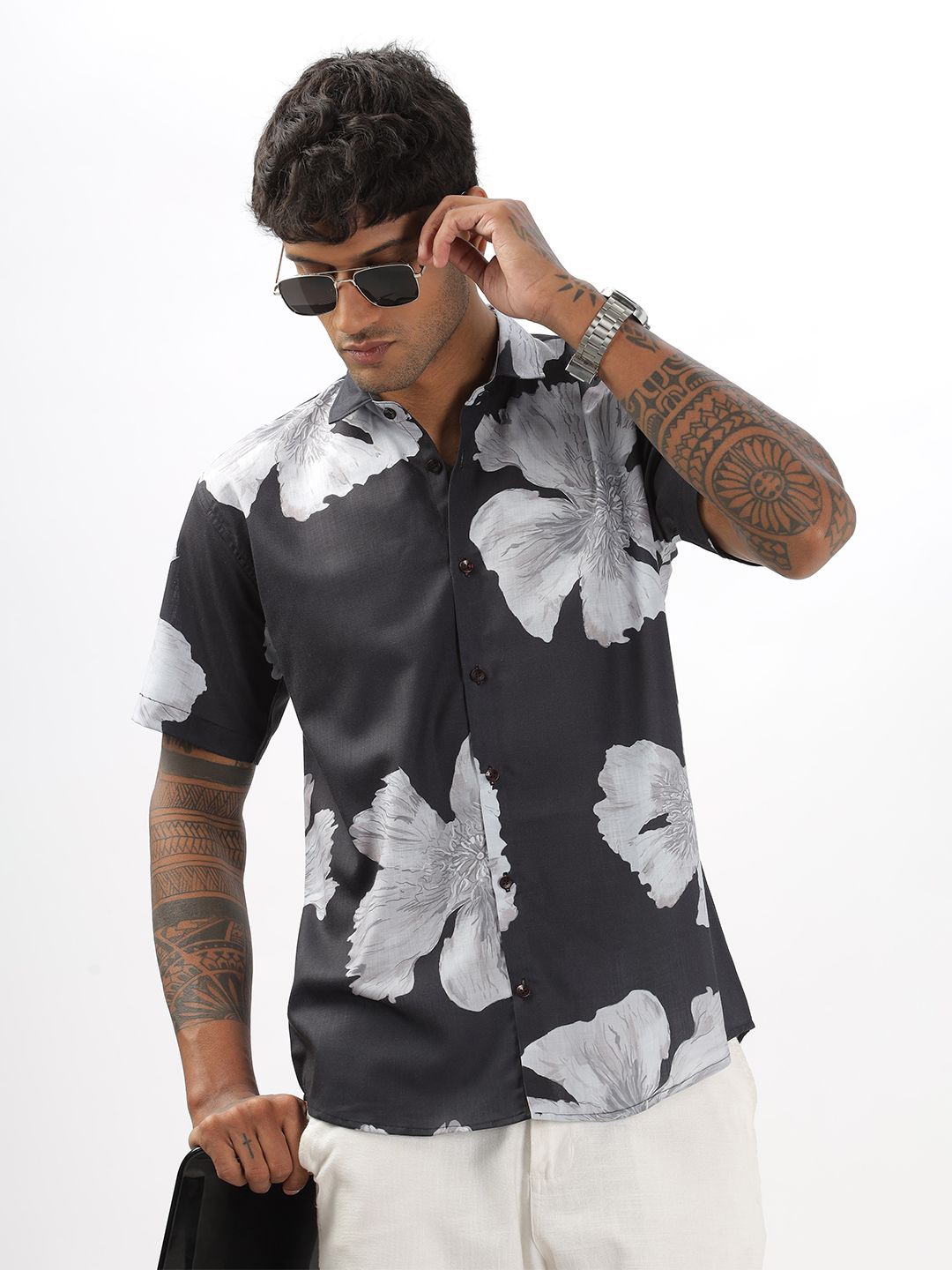 

Vestirio Men Relaxed Spread Collar Abstract Printed Relaxed Fit Casual Shirt, Black