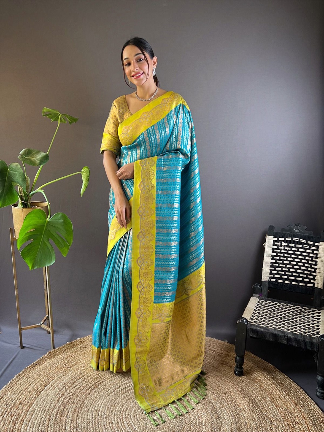 

SGF11 Woven Design Zari Kanjeevaram Saree, Turquoise blue