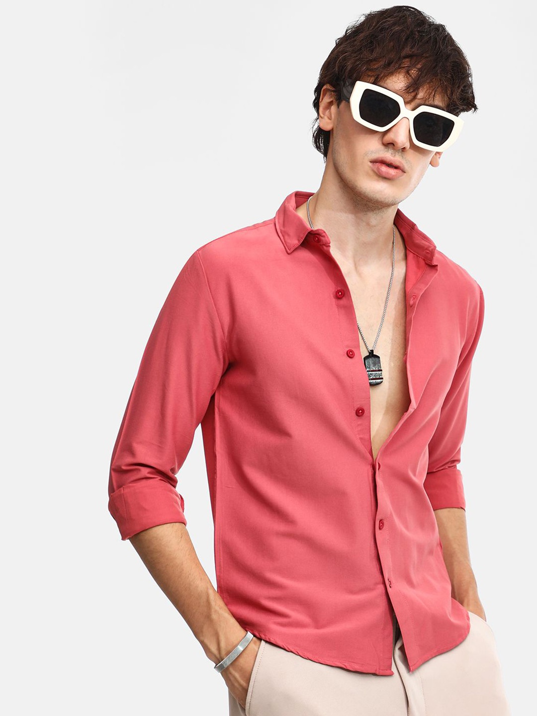 

Campus Sutra Men Comfort Spread Collar Solid Cotton Casual Shirt, Red