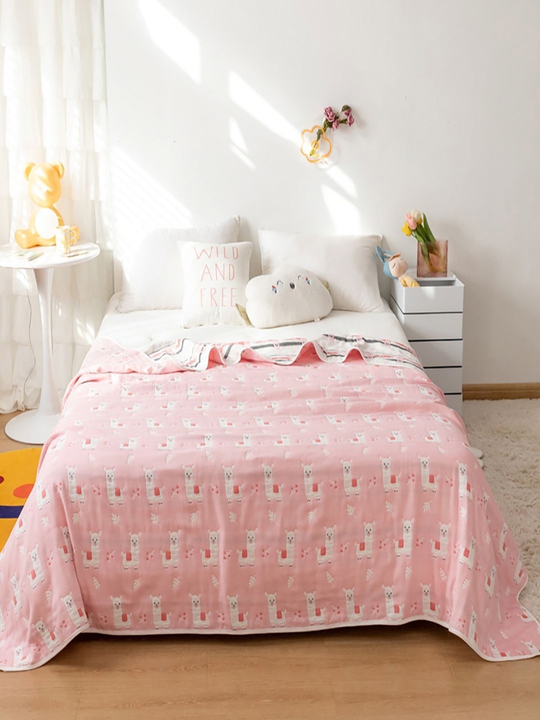 

JC HOME Pink & White Cartoon Characters AC Room 400 GSM Single Bed Quilt