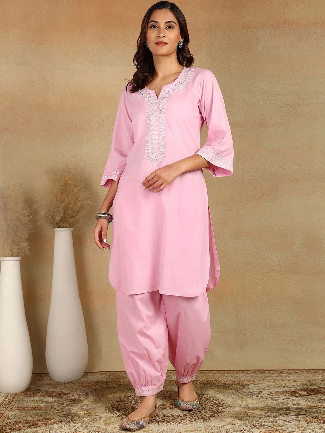 

Tahiliya Floral Yoke Design Thread Work Notched Round Neck Cotton Straight Kurta, Pink