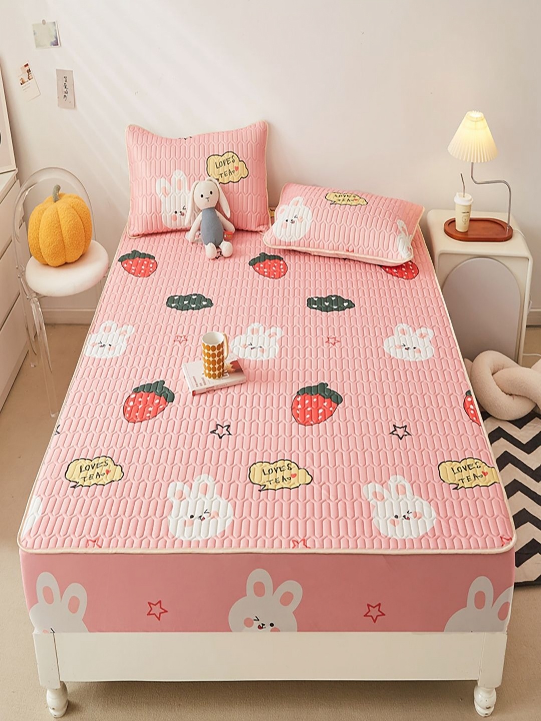 

JC HOME Pink & White Graphic 160 TC Fitted Queen Bedsheet with 2 Pillow Covers