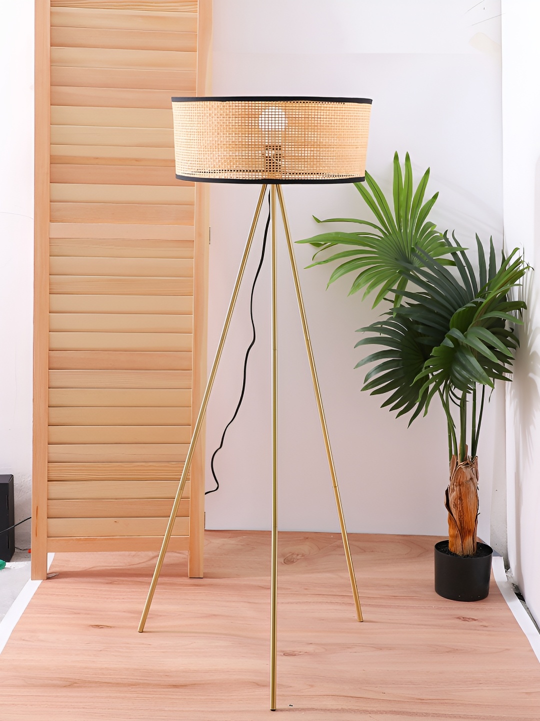 

UMAI Beige & Black Iron Contemporary Cylindrical Shaped Table Lamp