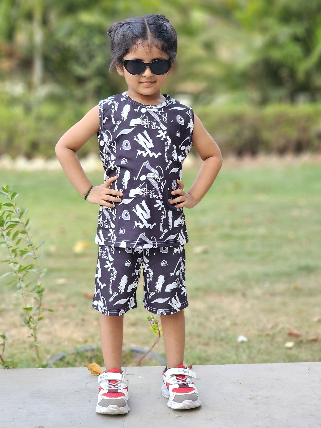 

Emblica Kids Conversational Printed T-shirt With Shorts, Black